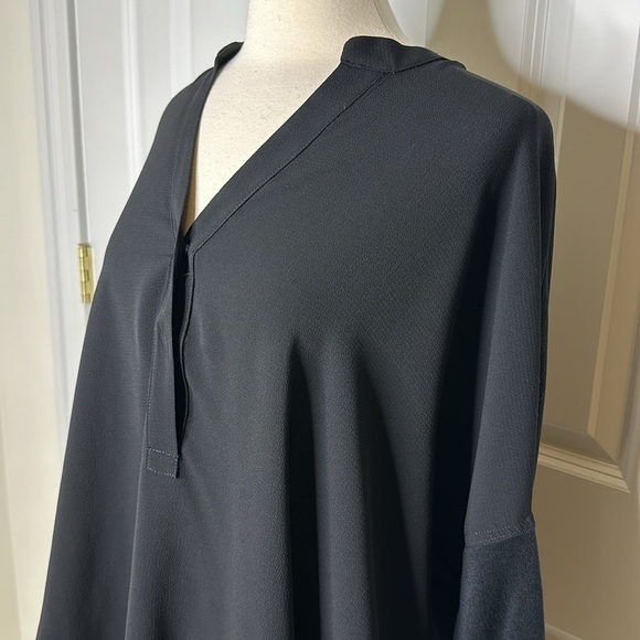 Iris Setlakwe Black Long Sleeves Split V-neckline Asymmetrical Hem Blouse Sz2 - Picture 2 of 9
